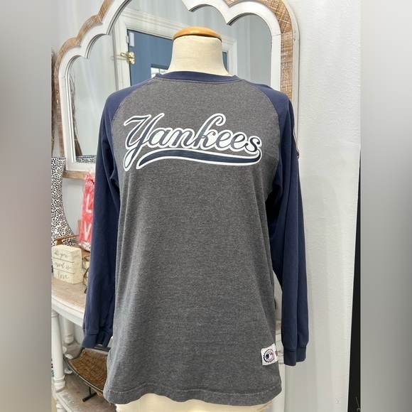 Majestic Tops - Majestic New York Yankees Jeter Shirt